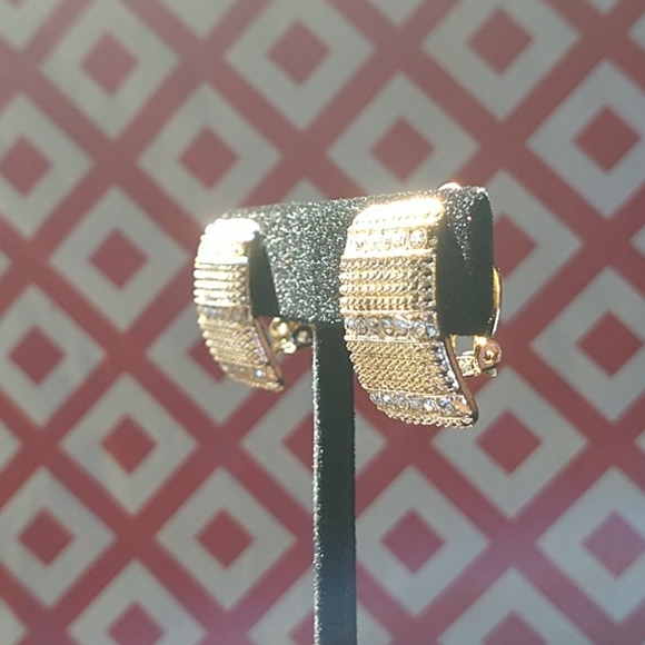 Gold tone and rhinestone clip-on earrings - Picture 2 of 4